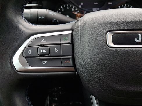 Used 2022 Jeep Compass Latitude w/ Sun and Sound Group AWD/4WD image 21