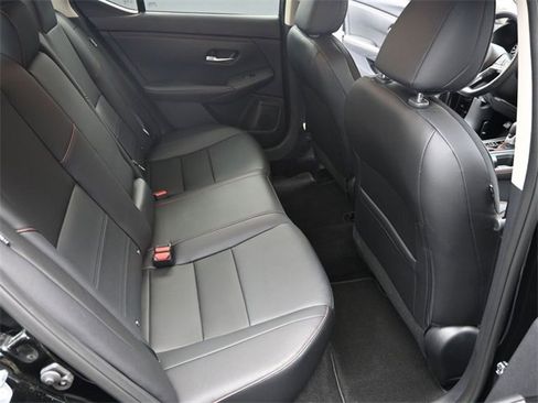 Used 2025 Nissan Sentra SR w/ SR Premium Package image 32