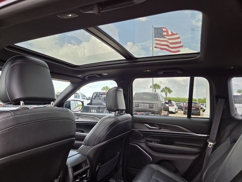 Used 2023 Jeep Grand Cherokee Overland RWD image 23
