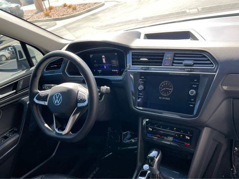 Used 2022 Volkswagen Tiguan SE image 20