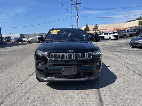 Used 2024 Jeep Compass Latitude AWD/4WD image 5