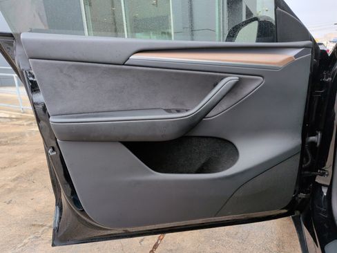 Used 2023 Tesla Model Y Long Range image 14