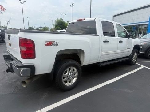 Used 2011 Chevrolet Silverado 2500 LT w/ Interior Plus Package AWD/4WD image 8