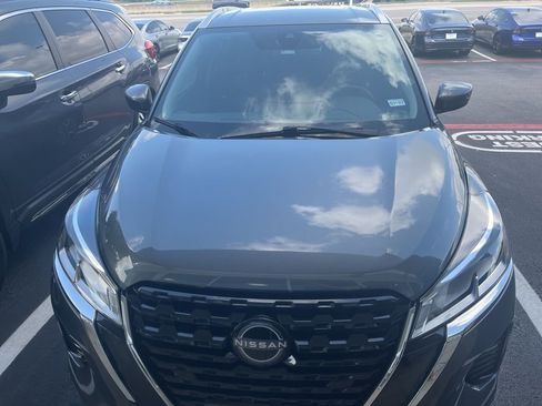 Used 2022 Nissan Kicks SV FWD image 2
