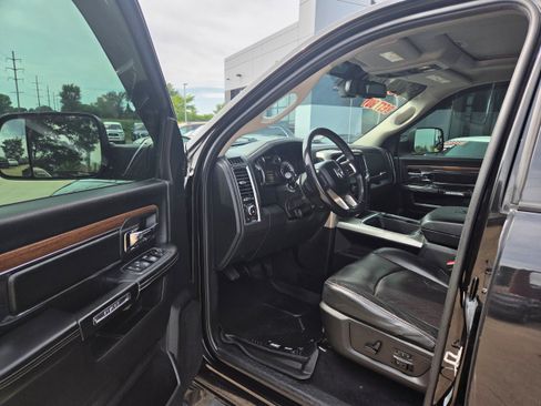 Used 2016 RAM 2500 Laramie w/ Black Appearance Group AWD/4WD image 5
