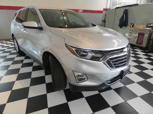 Used 2020 Chevrolet Equinox LT w/ Driver Convenience Package FWD image 3