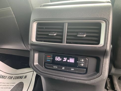 Used 2025 Volkswagen Atlas SE AWD/4WD image 26
