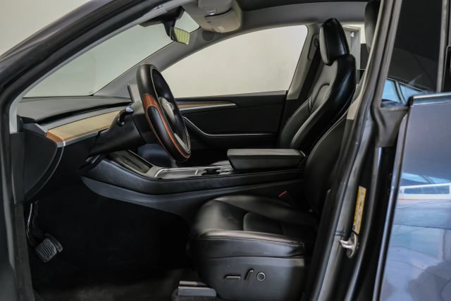 Used 2023 Tesla Model Y Long Range AWD/4WD image 5