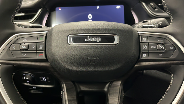 Used 2024 Jeep Grand Cherokee L Limited AWD/4WD image 16