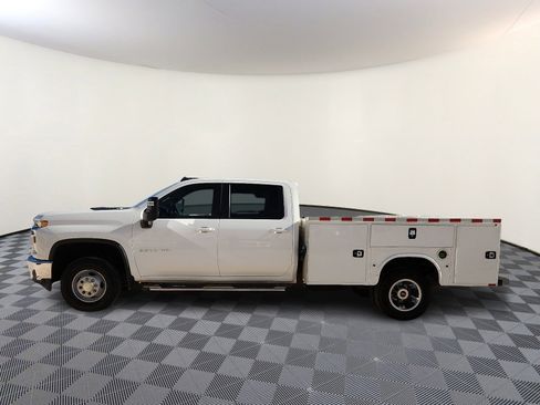 Used 2023 Chevrolet Silverado 3500 LT w/ Convenience Package image 2