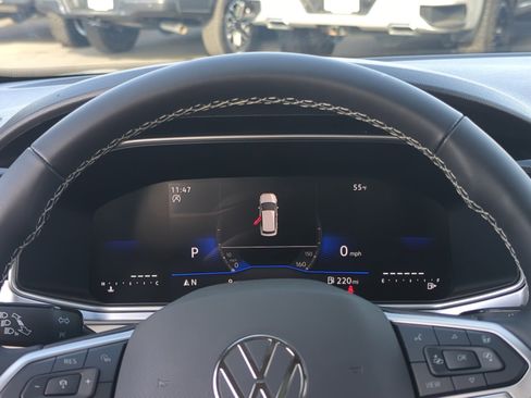 New 2026 Volkswagen Taos SE image 10