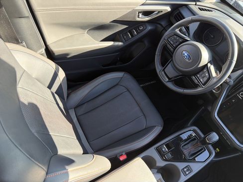 Certified 2024 Subaru Crosstrek 2.5i Limited w/ Crosstrek Mirror Package image 9