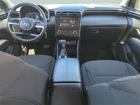 Used 2024 Hyundai Tucson SE image 18