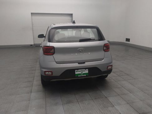 Used 2021 Hyundai Venue SE FWD image 6