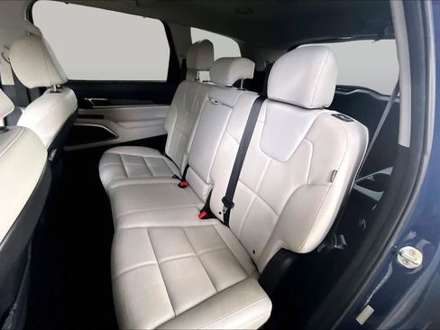 Used 2023 Kia Telluride EX FWD image 21