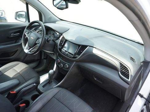 Used 2017 Chevrolet Trax LT w/ LT Convenience Package AWD/4WD image 8