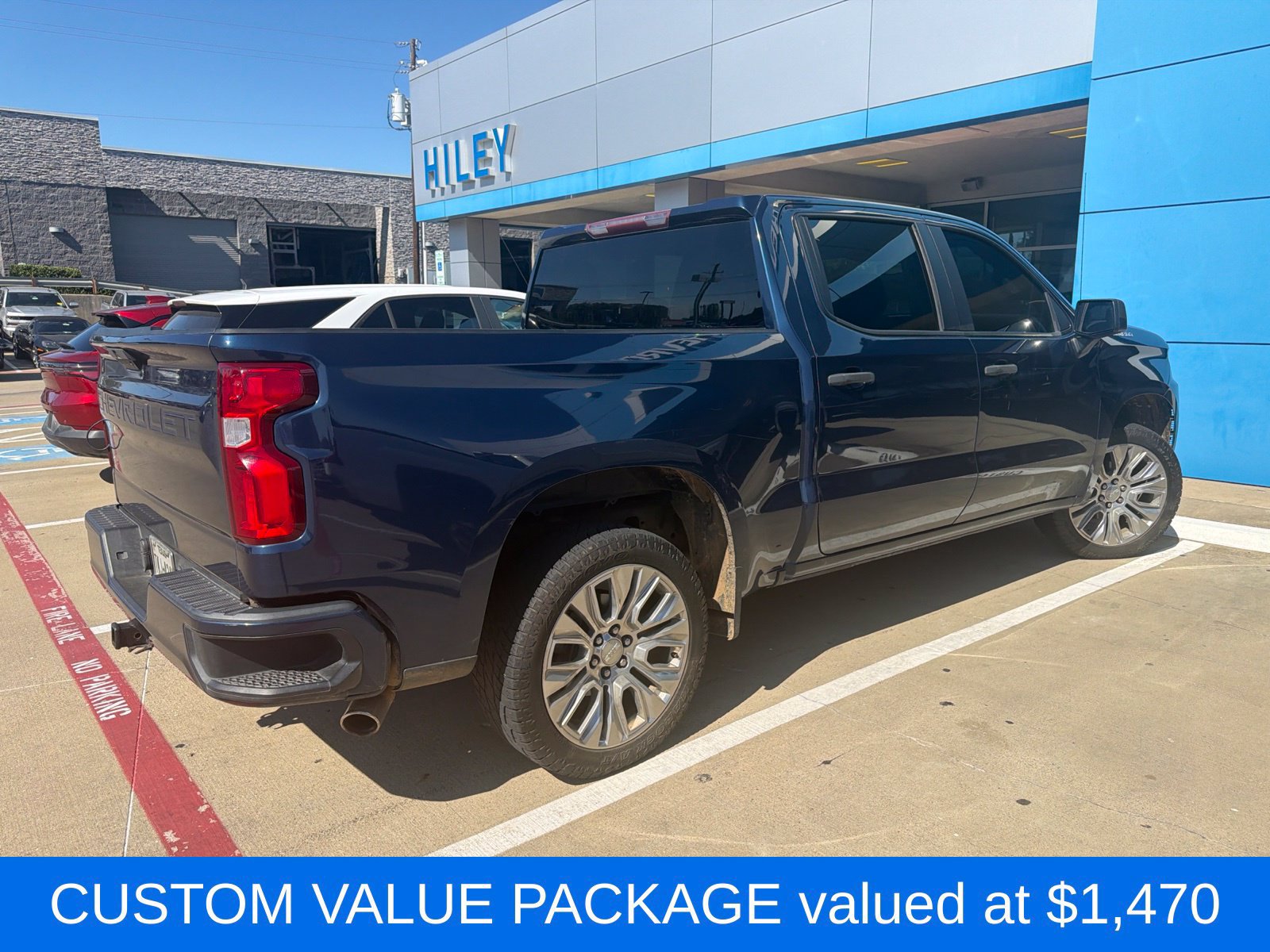 Used 2019 Chevrolet Silverado 1500 Custom w/ Custom Value Package AWD/4WD image 3
