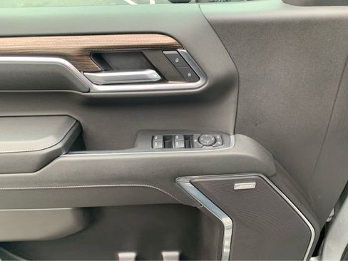 Used 2024 Chevrolet Silverado 1500 LT Trail Boss w/ Convenience Package II image 11