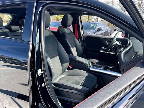 Used 2025 Mercedes-Benz GLA 35 AMG 4MATIC image 9