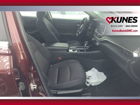 Used 2024 Nissan Altima 2.5 SV image 11