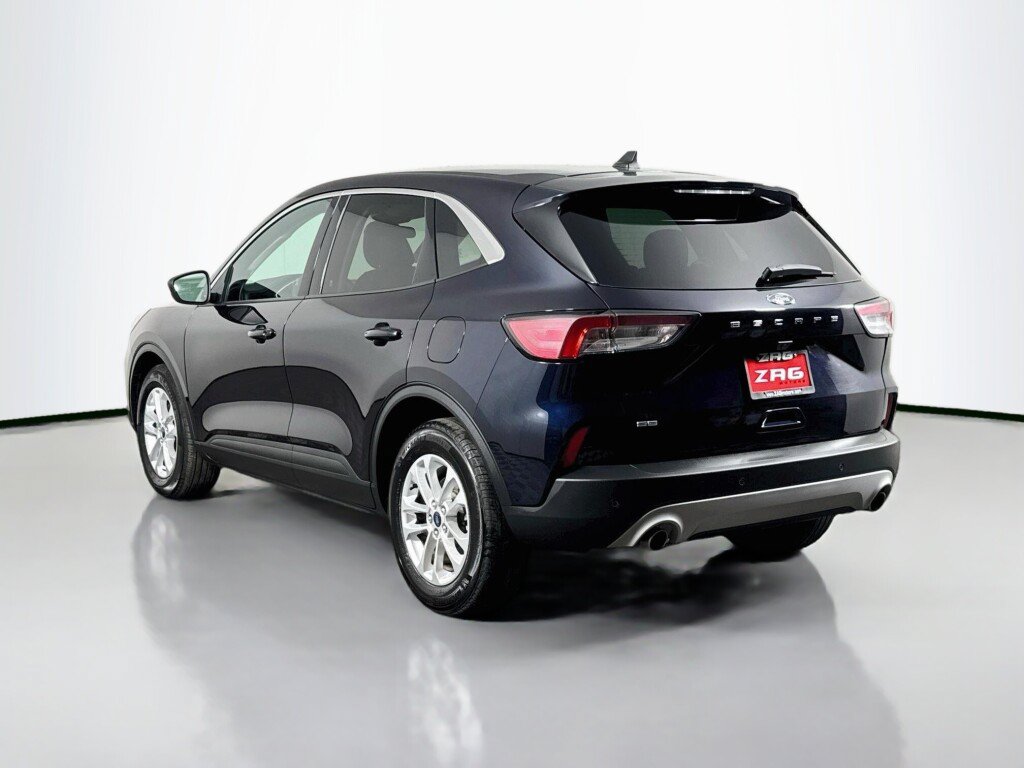 Used 2021 Ford Escape SE FWD image 3