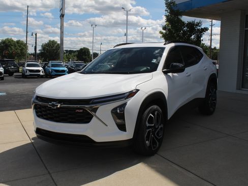 New 2026 Chevrolet Trax RS w/ Sunroof Package FWD image 7