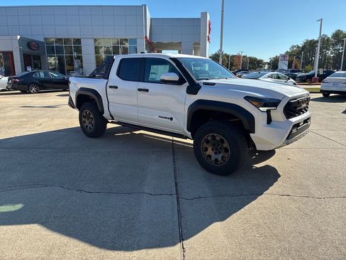 New 2025 Toyota Tacoma Trailhunter image 9