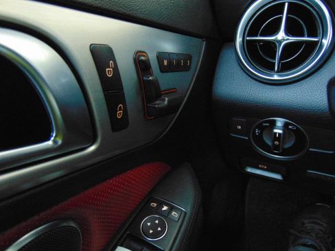 Used 2012 Mercedes-Benz SLK 350 image 13