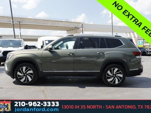 Used 2025 Volkswagen Atlas SEL AWD/4WD image 4