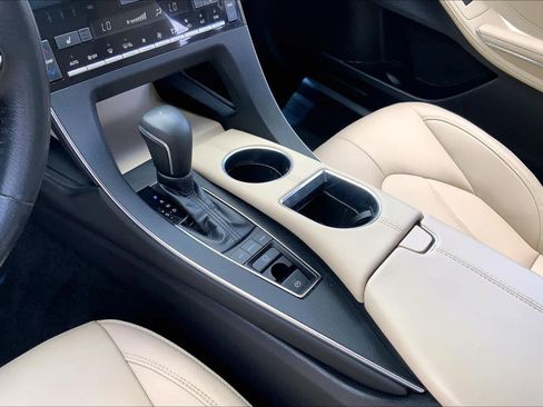 Used 2019 Toyota Avalon XLE w/ Moonroof Package FWD image 17