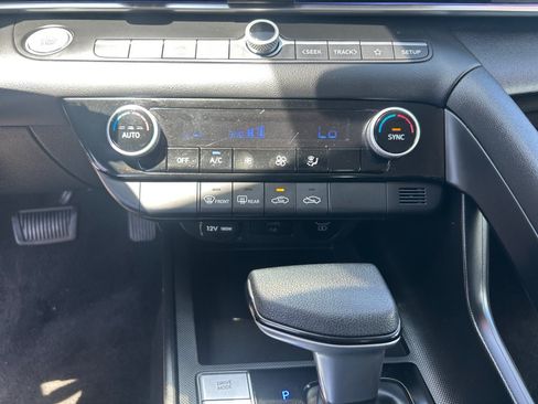 Certified 2024 Hyundai Elantra SEL FWD image 22