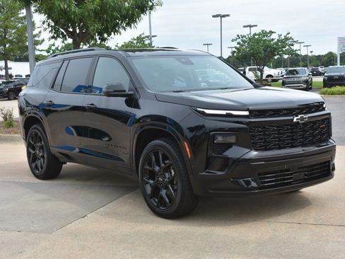 New 2026 Chevrolet Traverse RS w/ LPO, Floor Liner Package FWD image 3