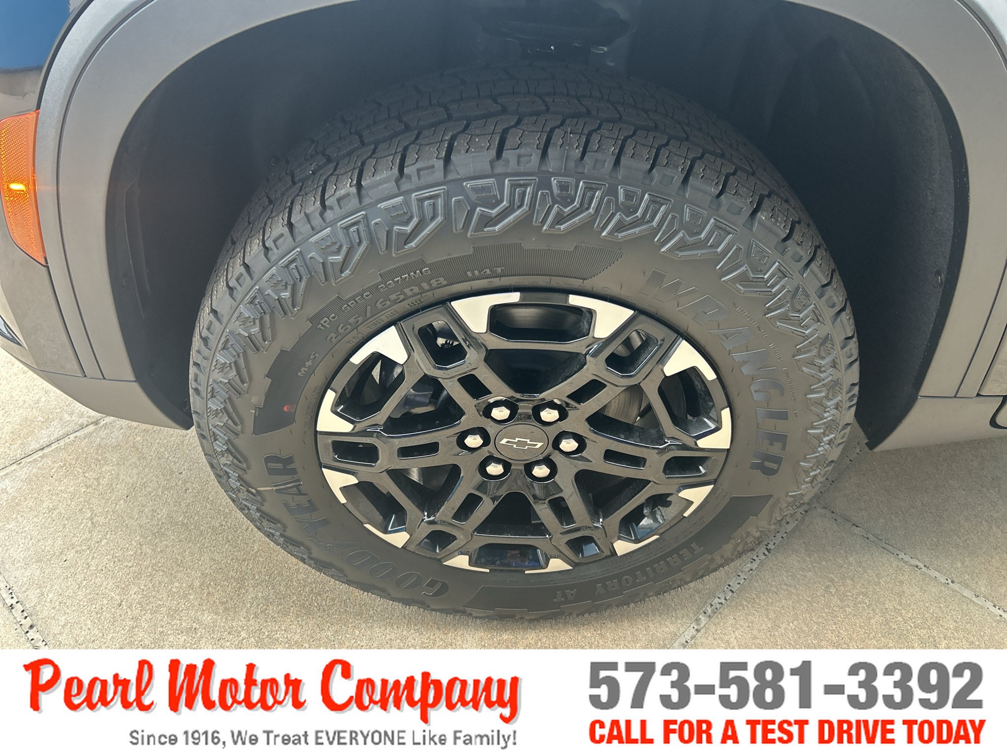 New 2027 Chevrolet Traverse Z71 w/ Driver Confidence Package AWD/4WD image 8