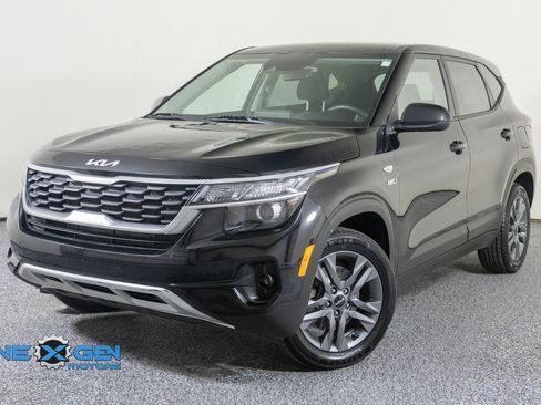 Used 2023 Kia Seltos LX AWD/4WD image 3