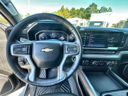 Used 2024 Chevrolet Silverado 2500 LTZ w/ LTZ Convenience Package image 11