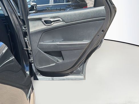 Used 2025 Kia Sportage LX image 28