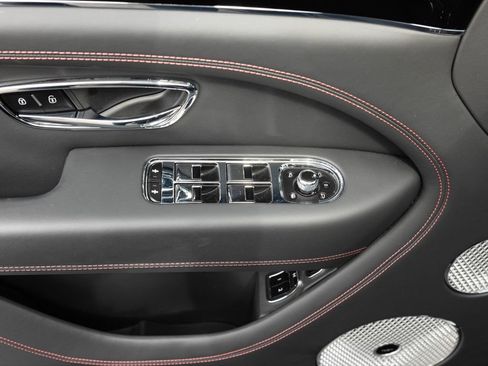 Certified 2025 Bentley Bentayga AWD/4WD image 24