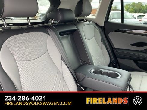 New 2025 Volkswagen Tiguan SE image 60