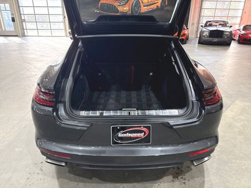 Used 2017 Porsche Panamera image 16