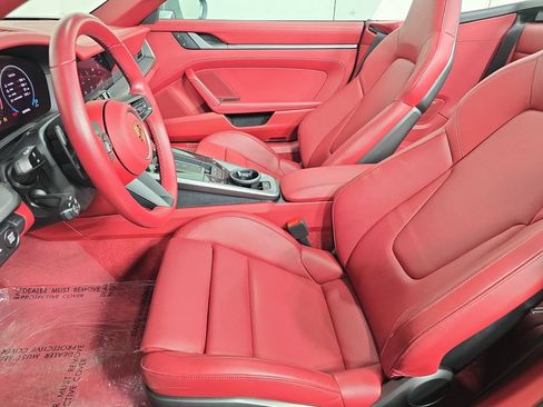 Certified 2025 Porsche 911 Carrera RWD image 5