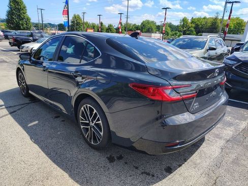 Used 2025 Toyota Camry XLE w/ Premium Plus Package AWD/4WD image 6