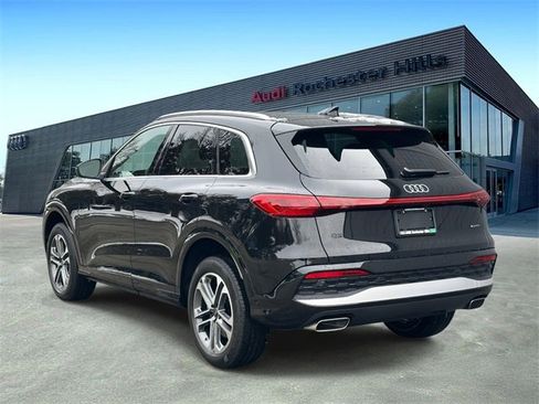 Certified 2025 Audi Q5 Premium w/ Convenience Package image 4