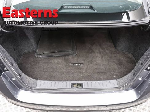Used 2024 Nissan Versa SV FWD image 9