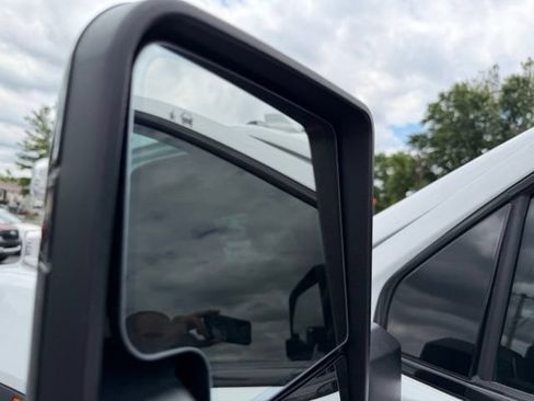 Used 2024 GMC Sierra 2500 AT4 w/ Technology Package AWD/4WD image 27