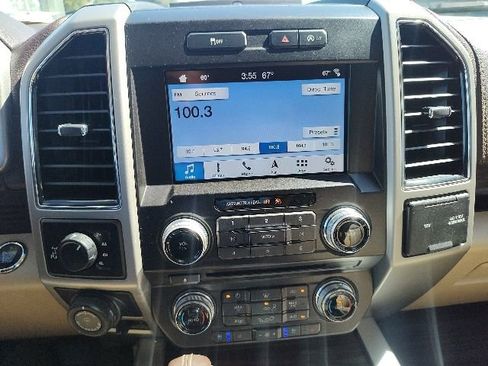 Used 2018 Ford F150 Lariat w/ Equipment Group 502A Luxury AWD/4WD image 25