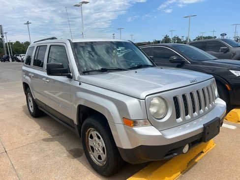 Used 2014 Jeep Patriot Sport FWD image 1