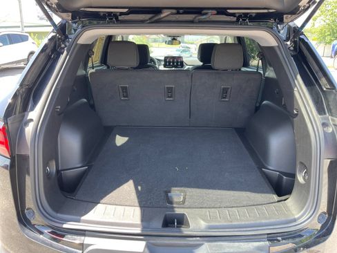 Used 2025 Chevrolet Blazer LT AWD/4WD image 17