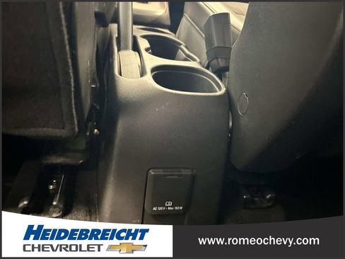 Used 2021 Chevrolet Trax LT w/ LT Convenience Package AWD/4WD image 17