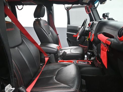 Used 2018 Jeep Wrangler Unlimited Rubicon image 27