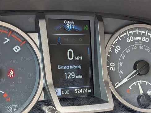 Used 2022 Toyota Tacoma SR5 w/ Technology Package image 5